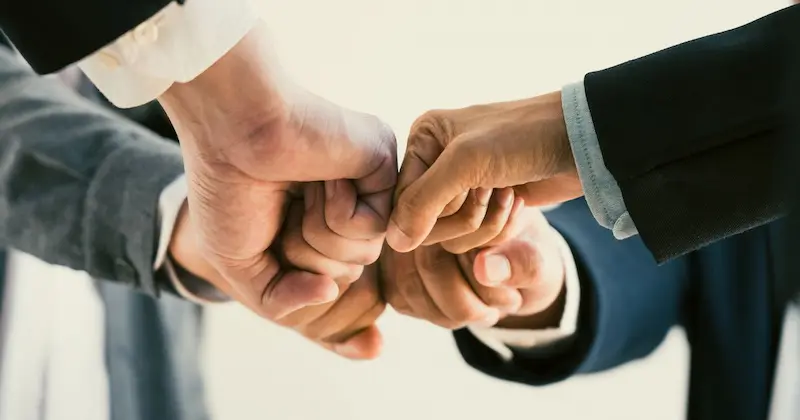 hỗ trợ lẫn nhau và chia sẻ trách nhiệm